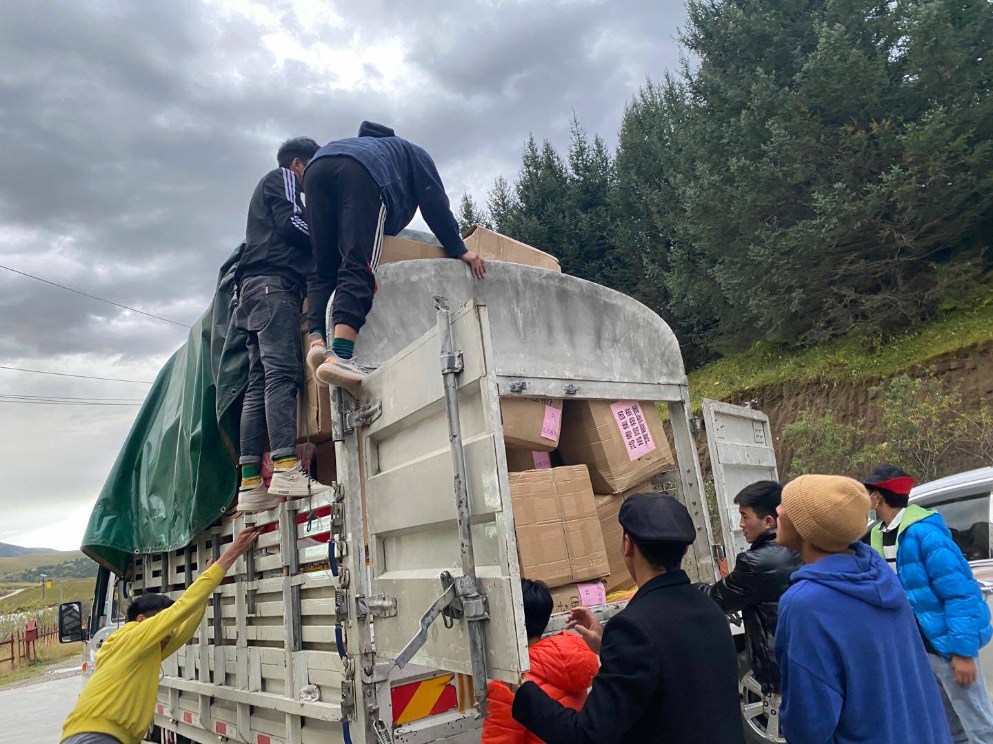 重庆彦霖茶文化有限公司公益回顾丨家国同欢月同圆 温暖满载甘孜州(图5)