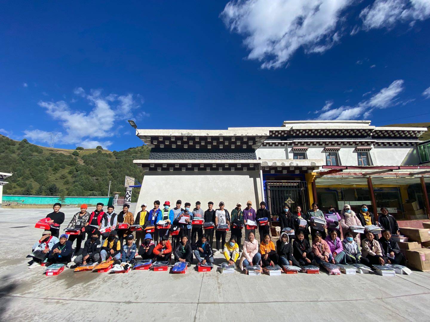 重庆彦霖茶文化有限公司公益回顾丨家国同欢月同圆 温暖满载甘孜州(图8)